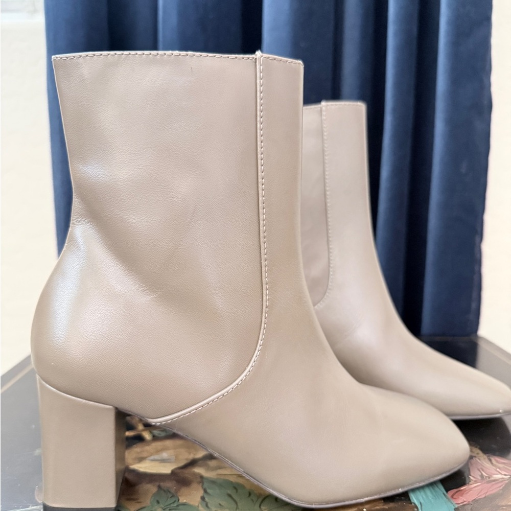 Club Monaco Taupe Leather Ankle Boots with Block Heel - Picture 4 of 9